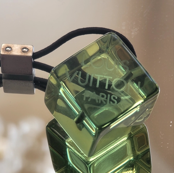 LOUIS VUITTON HAIR TIE - Picture 4 of 4